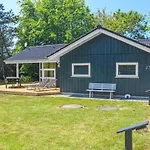 Three-bedroom In Hébergement de vacances Hemmet