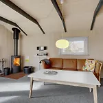 Hébergement de vacances Three-bedroom In *