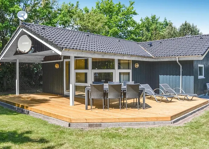 Three-bedroom In Semesterbostad *