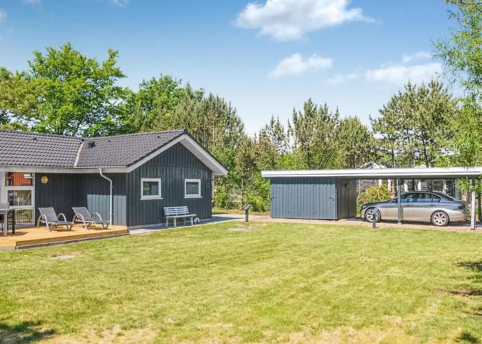 Three-bedroom In Semesterbostad