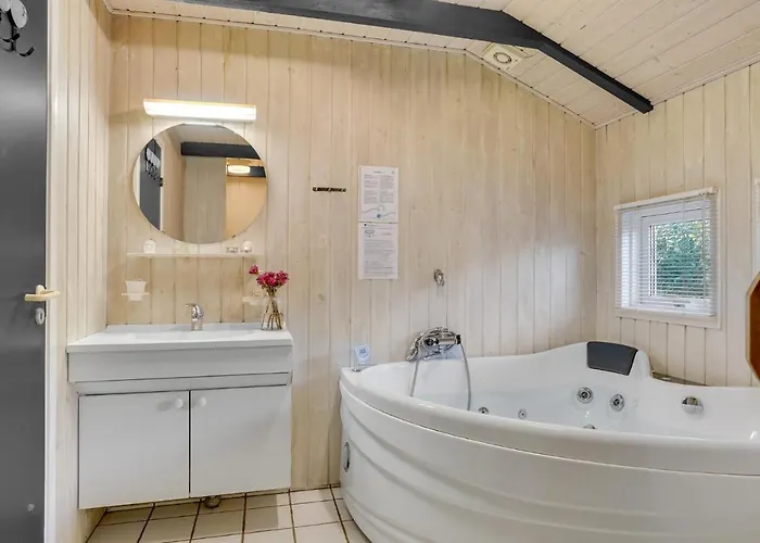 Three-bedroom In Semesterbostad Hemmet