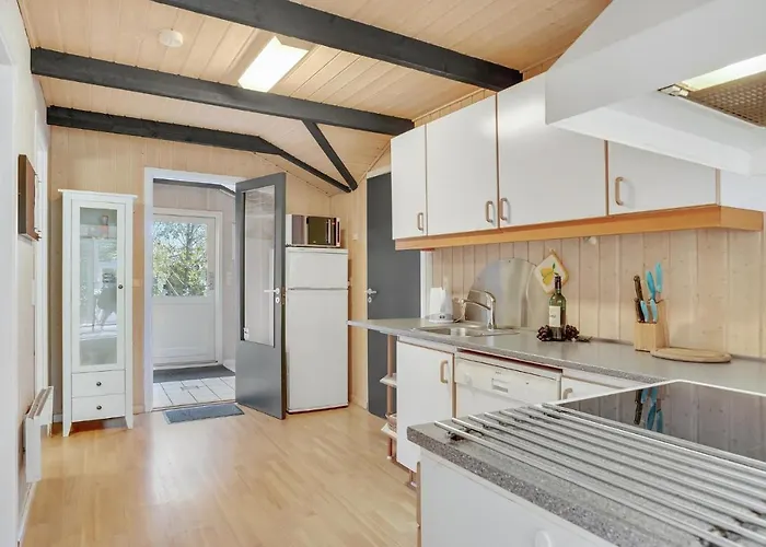 Three-bedroom In Semesterbostad Hemmet
